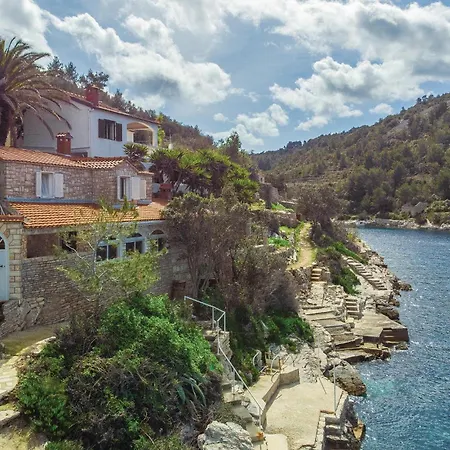 Semesterbostad Gorgeous In With House Sea View